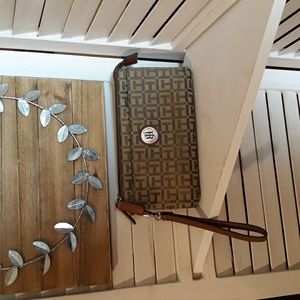 Tommy Hilfiger Wristlet/Clutch